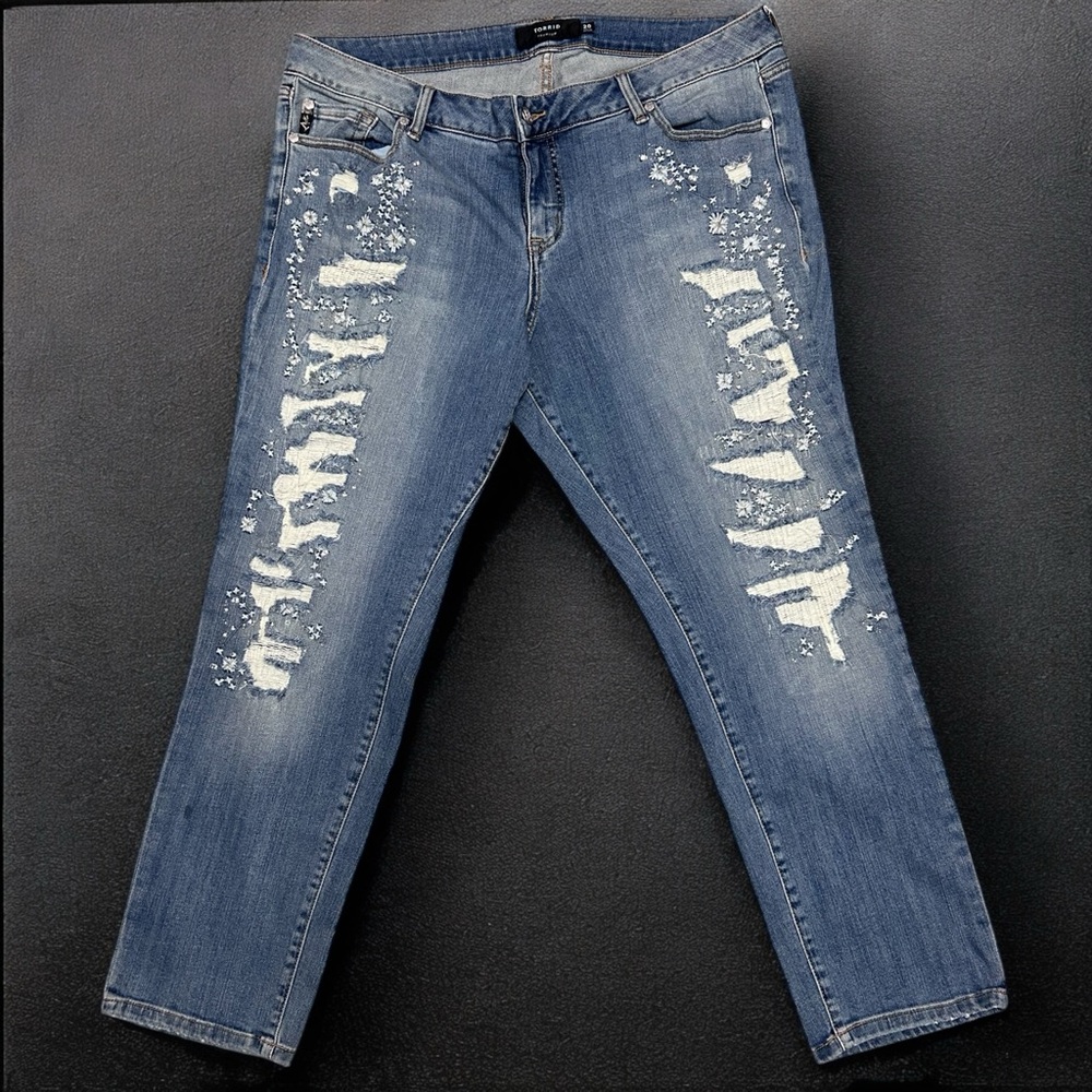 Torrid Premium skinny jeans with sequins 
Size Women’s 20 /